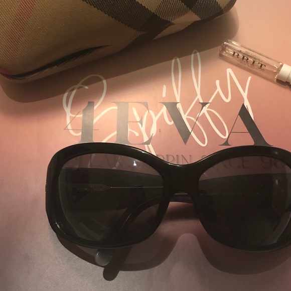 Burberry Sunglasses in Black - Picture 2 of 12